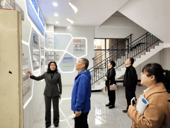 共同参观了京东数字经贸产业88看球直